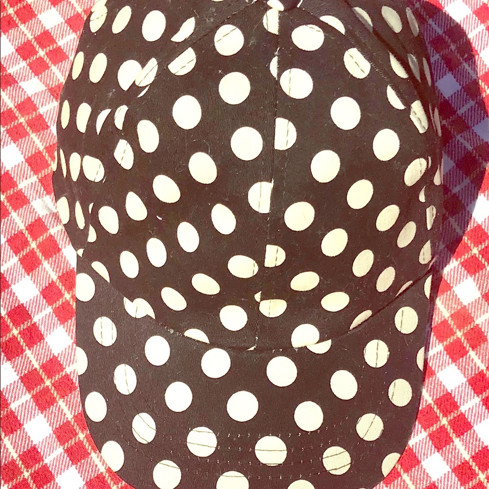 🖤PRECIOUS POLKA DOT CAP🖤